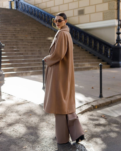 Oversized Women's Coat in Camel Color with Wool Thread