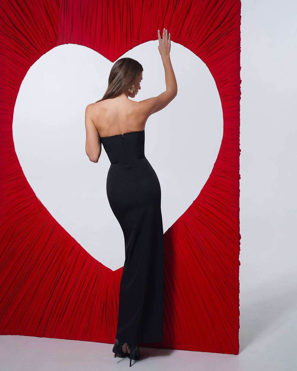 Elegant Strapless Black Midi Dress with Corset Detail