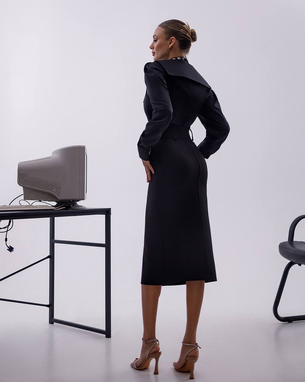 Elegant Dress Shirt in Black with Unique Collar and Long Sleeves
