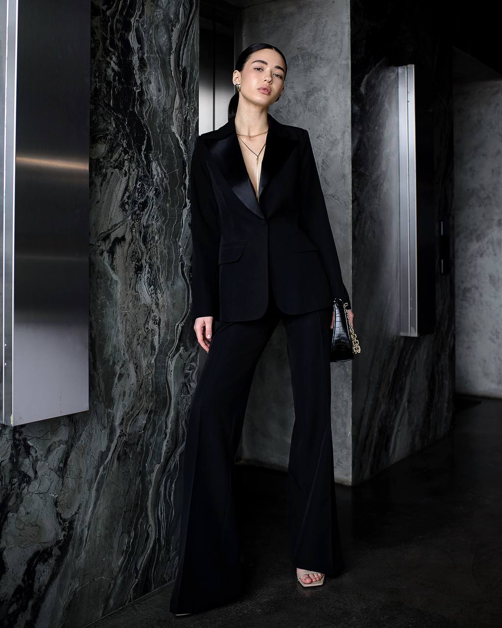 Womens Premium Diagonal Crepe Suit with Satin Collar