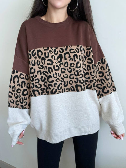 Sweater with leopard print and white design on a plain background