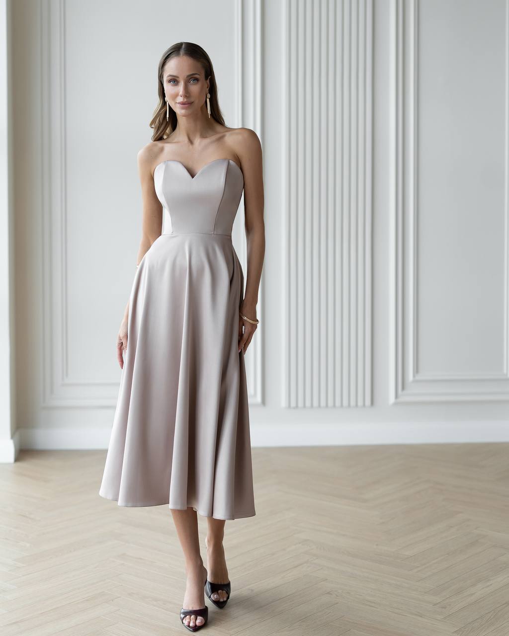 Elegant Beige Satin Dress with Corset and Flared Skirt for Parties or Weddings