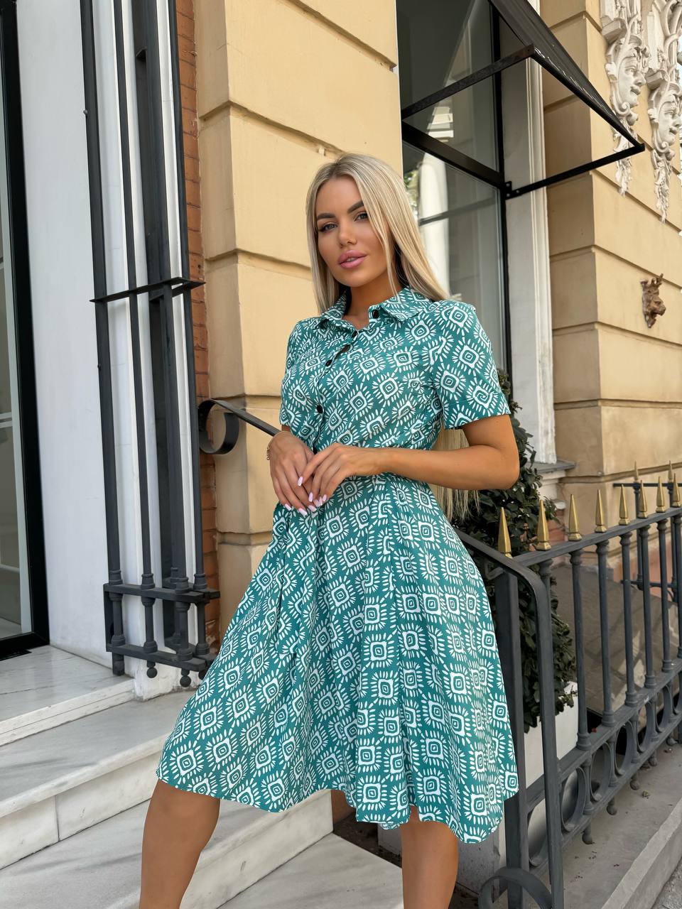 Green Geometric Print Midi Dress with Short Sleeves