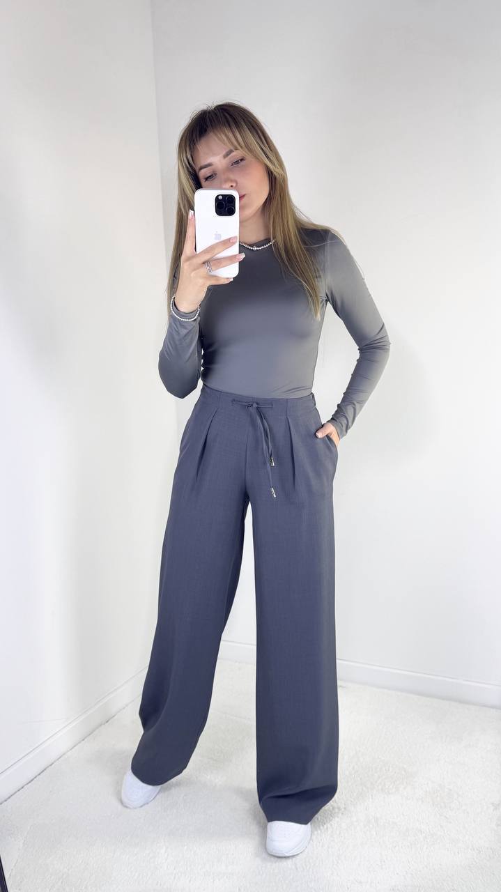 Comfortable Loose Fit Cotton Blend Trousers with Elastic Waist and Side Pockets