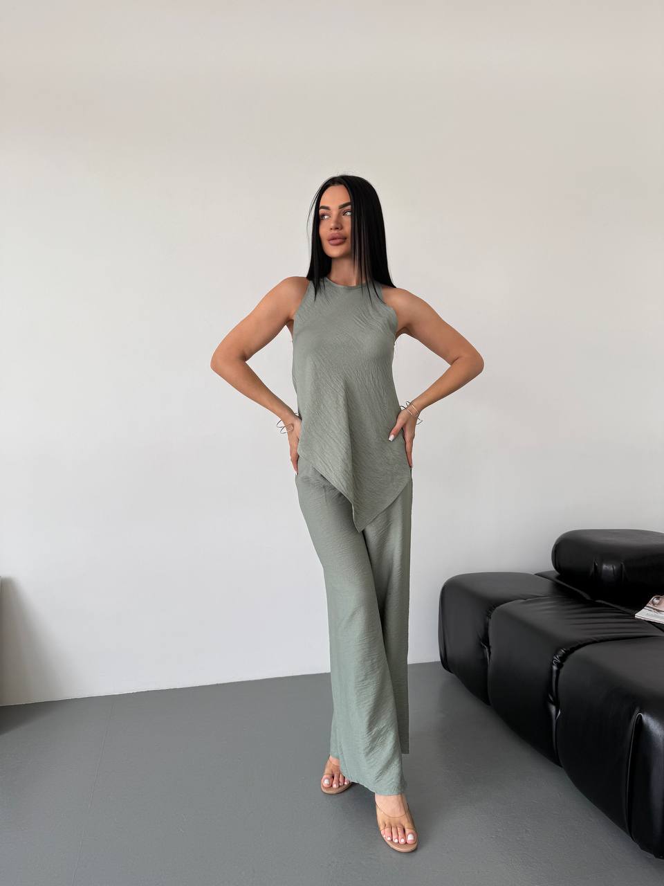 Elegant Summer Women's Two-Piece Linen Suit in Light Sage Green