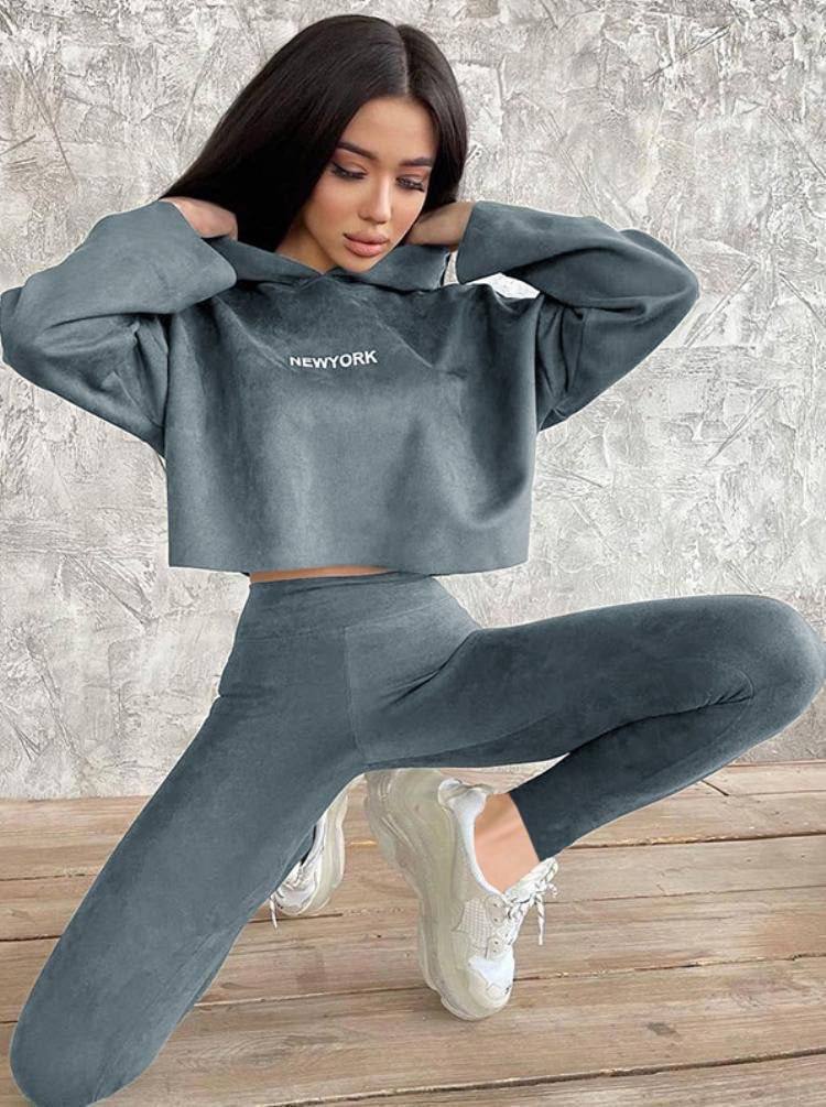 Stylish Grey Crop Top and Leggings Set for Casual Walks Comfortable Comfortable Outfit