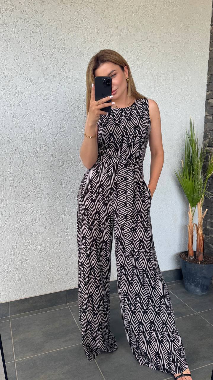 Wide Leg Culotte Jumpsuit with Side Pockets and Hidden Back Zipper