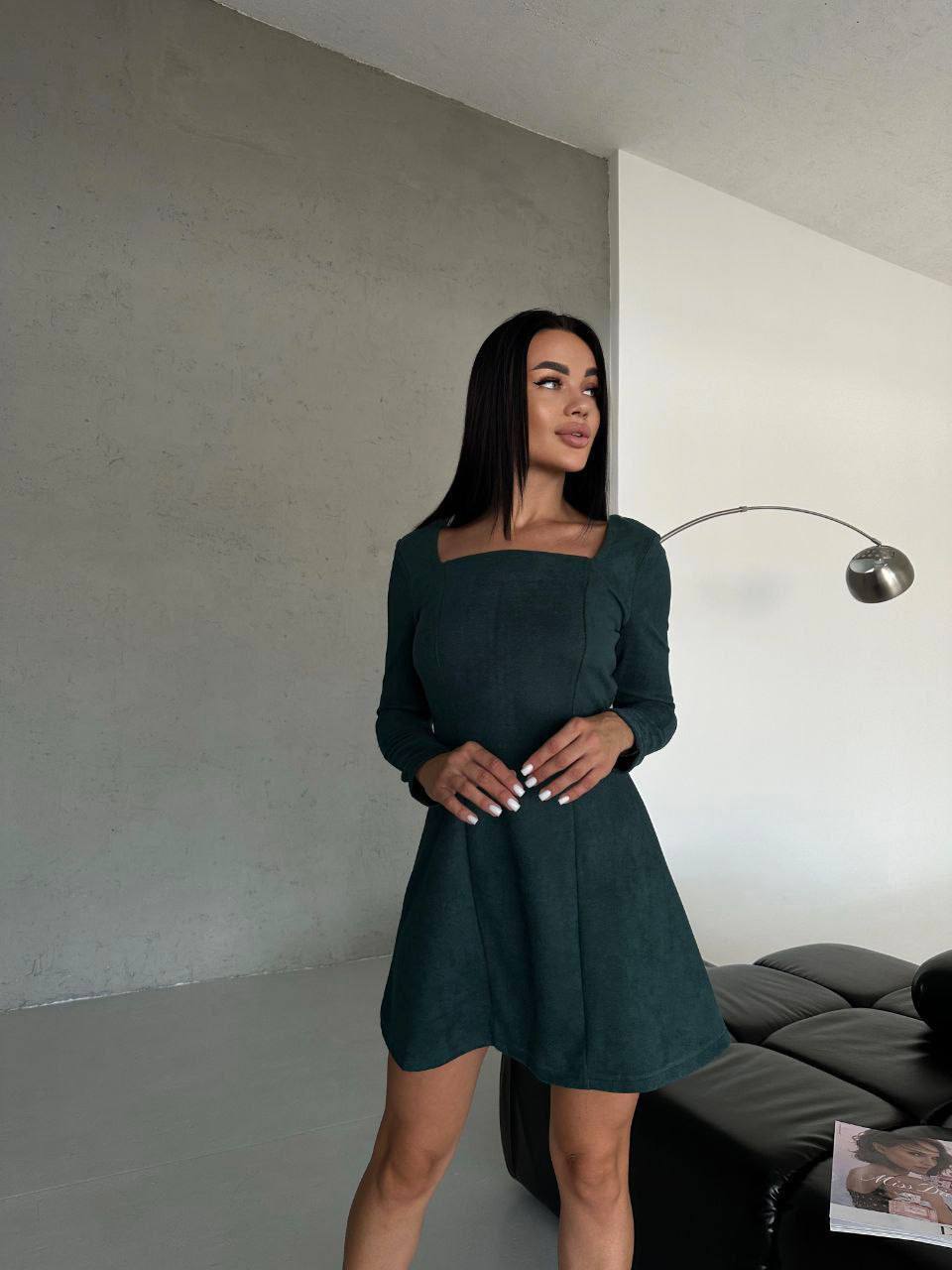 Stylish Green Dress with Long Sleeves for Chic Occasions