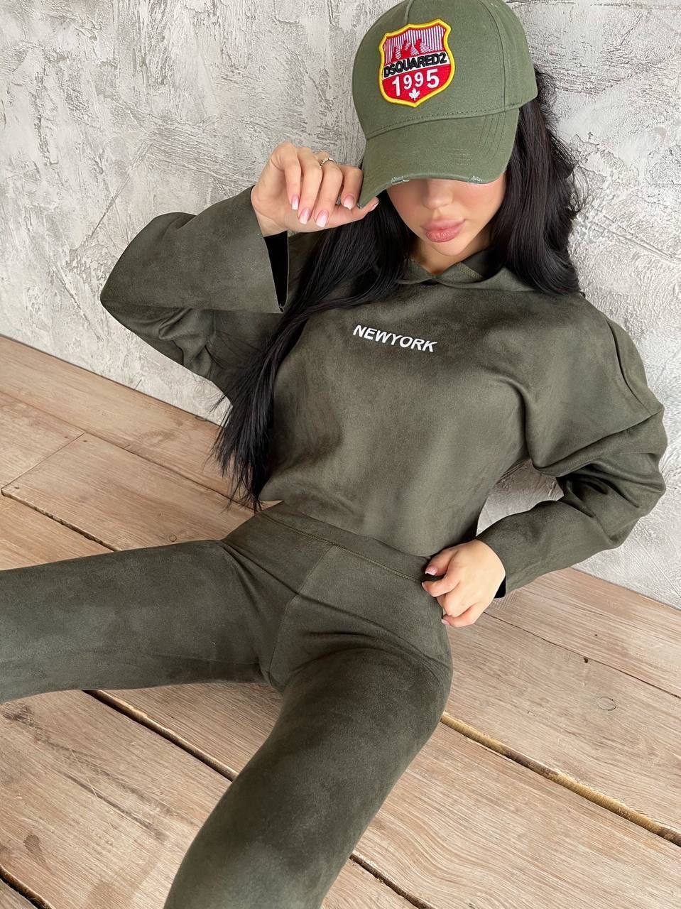Stylish Crop Top and Leggings Set for Casual Outings in Olive Green