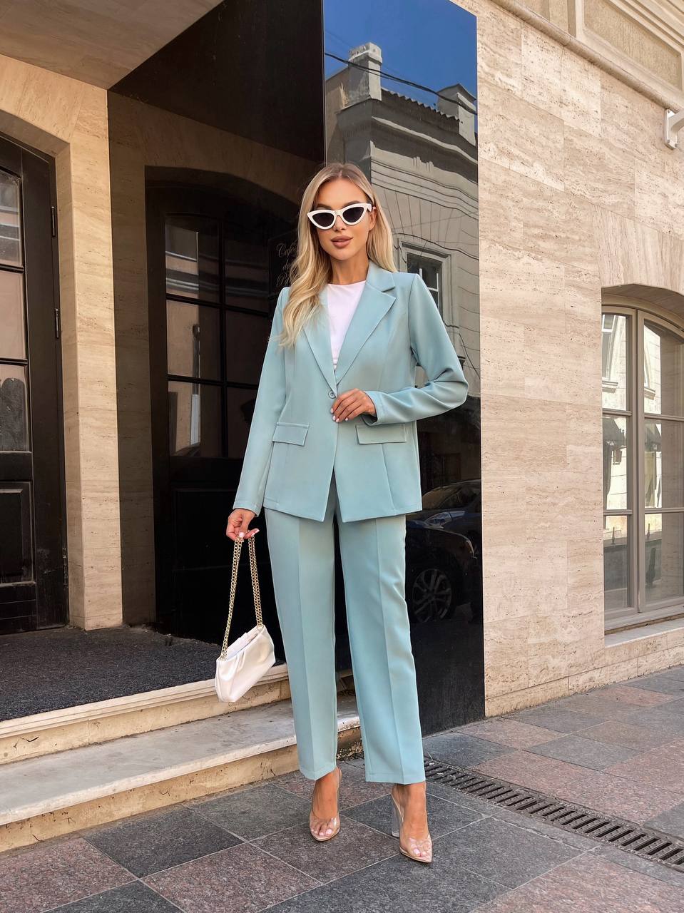 Stylish Classic Women's Suit Tailored for Elegance Perfect for Any Occasion