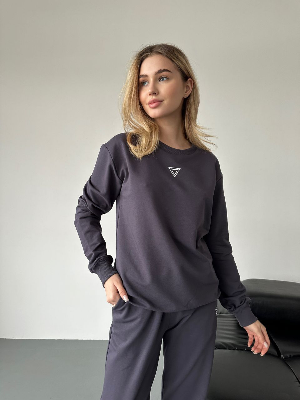 Stylish Men's Sweatshirt with Ribbed Cuffs and Neckline