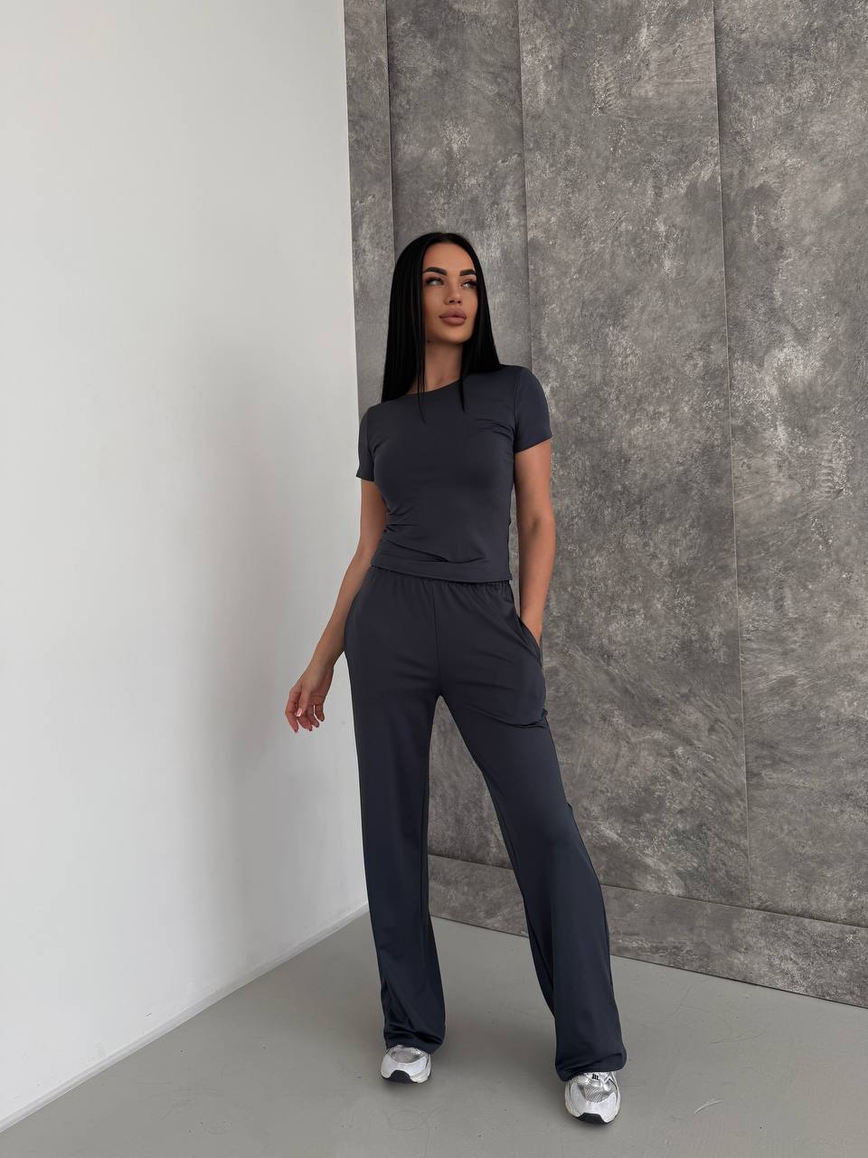 Comfortable Dark Gray Three-Piece Suit for Casual and Relaxed Wear