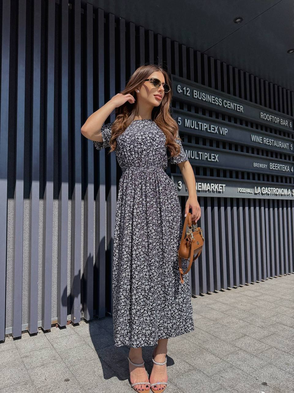 Lightweight Floral Midi Dress with Short Sleeves and Fitted Waist