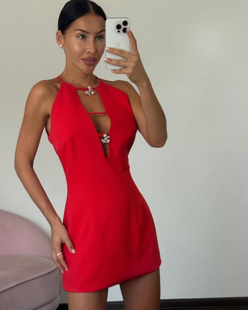 Red Bodycon Dress with Decorative Bow Brooch