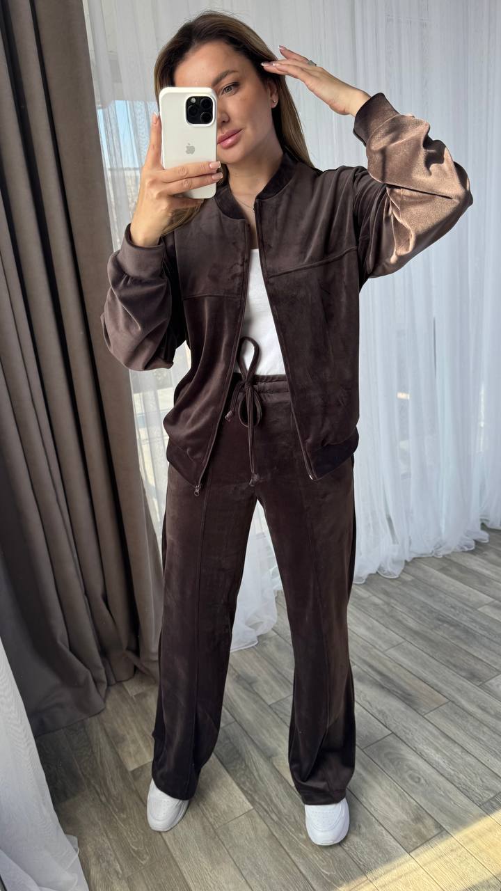 Velour Tracksuit with Zip Jacket and Elastic Waist Pants in Brown